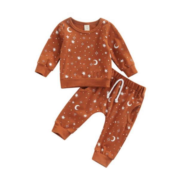 Baju bayi dengan pola bintang-bintang